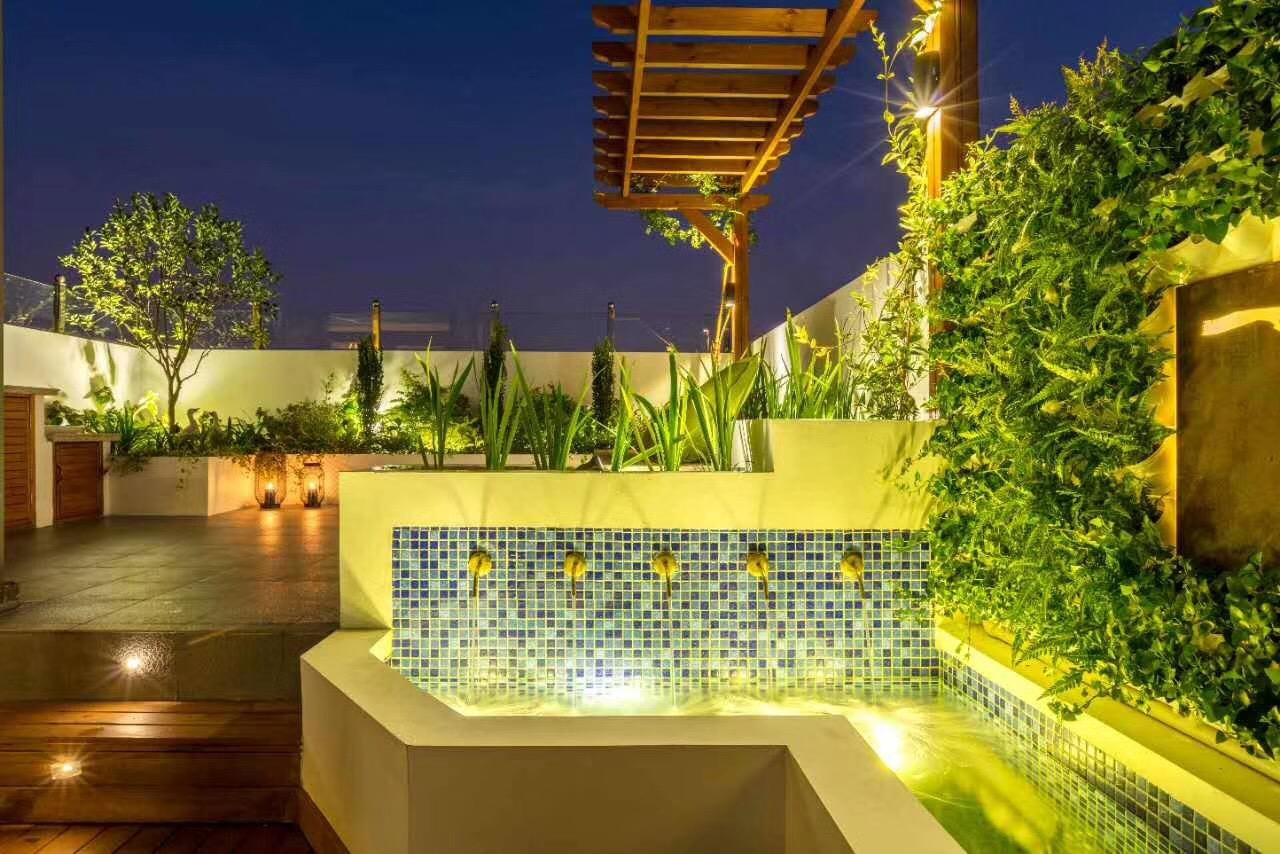 有了花園,一定要有個(gè)水池子